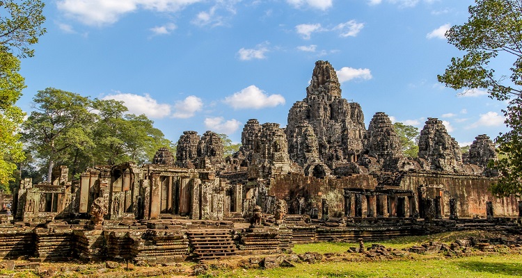 Explore Vietnam and Cambodia in 7 Days