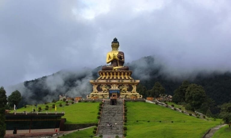 Explore Gangtok, Pelling and Darjeeling in 6 Days